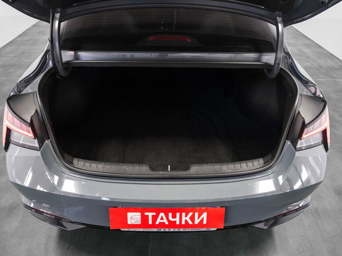 Hyundai Elantra 2022 - фото автомобиля