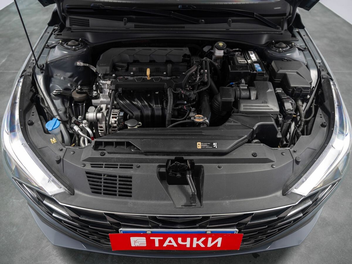 Hyundai Elantra 2022 - фото автомобиля