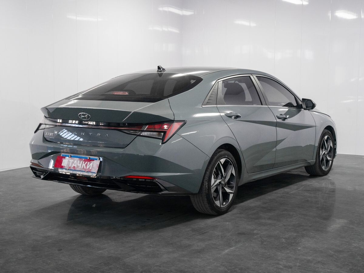 Hyundai Elantra 2022 - фото автомобиля