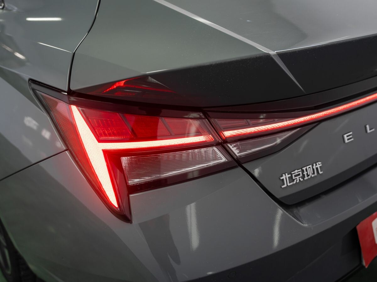 Hyundai Elantra 2022 - фото автомобиля