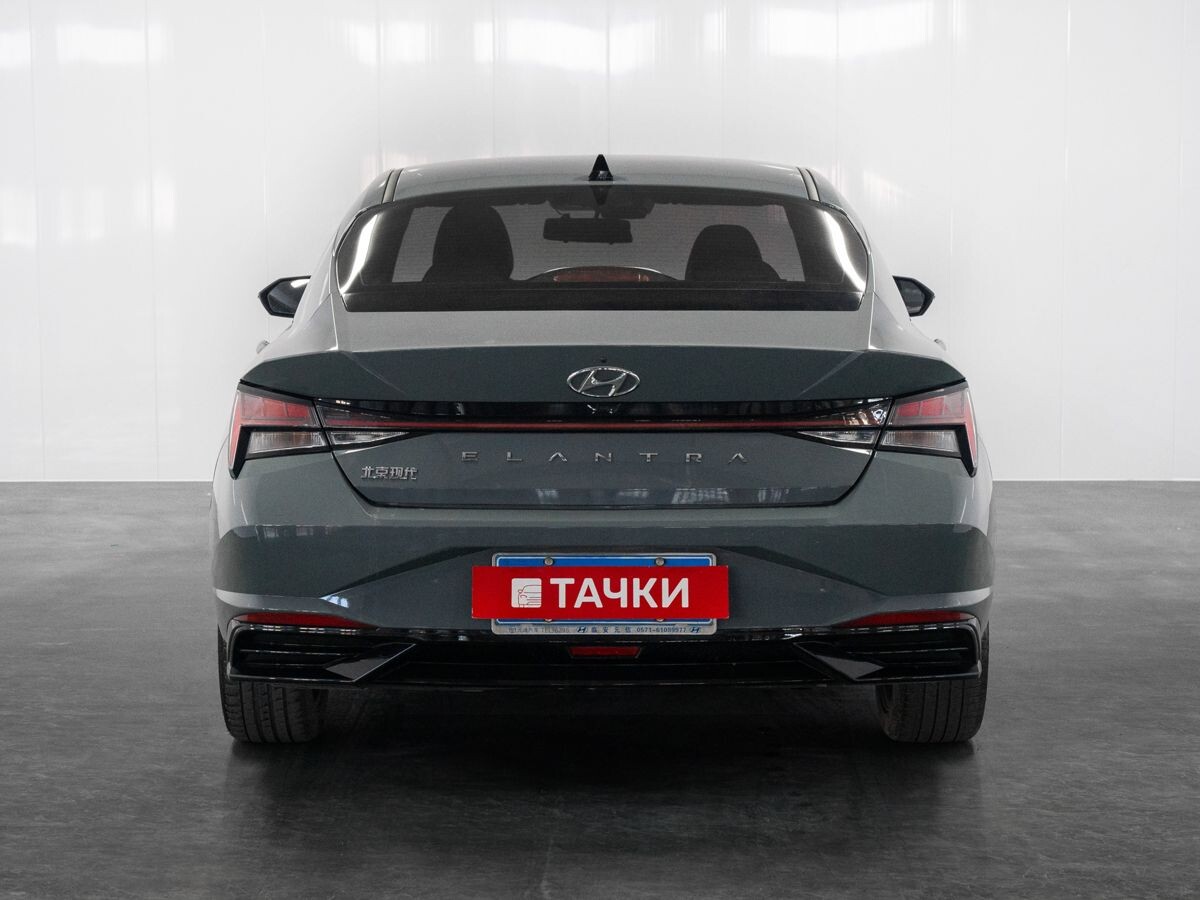 Hyundai Elantra 2022 - фото автомобиля