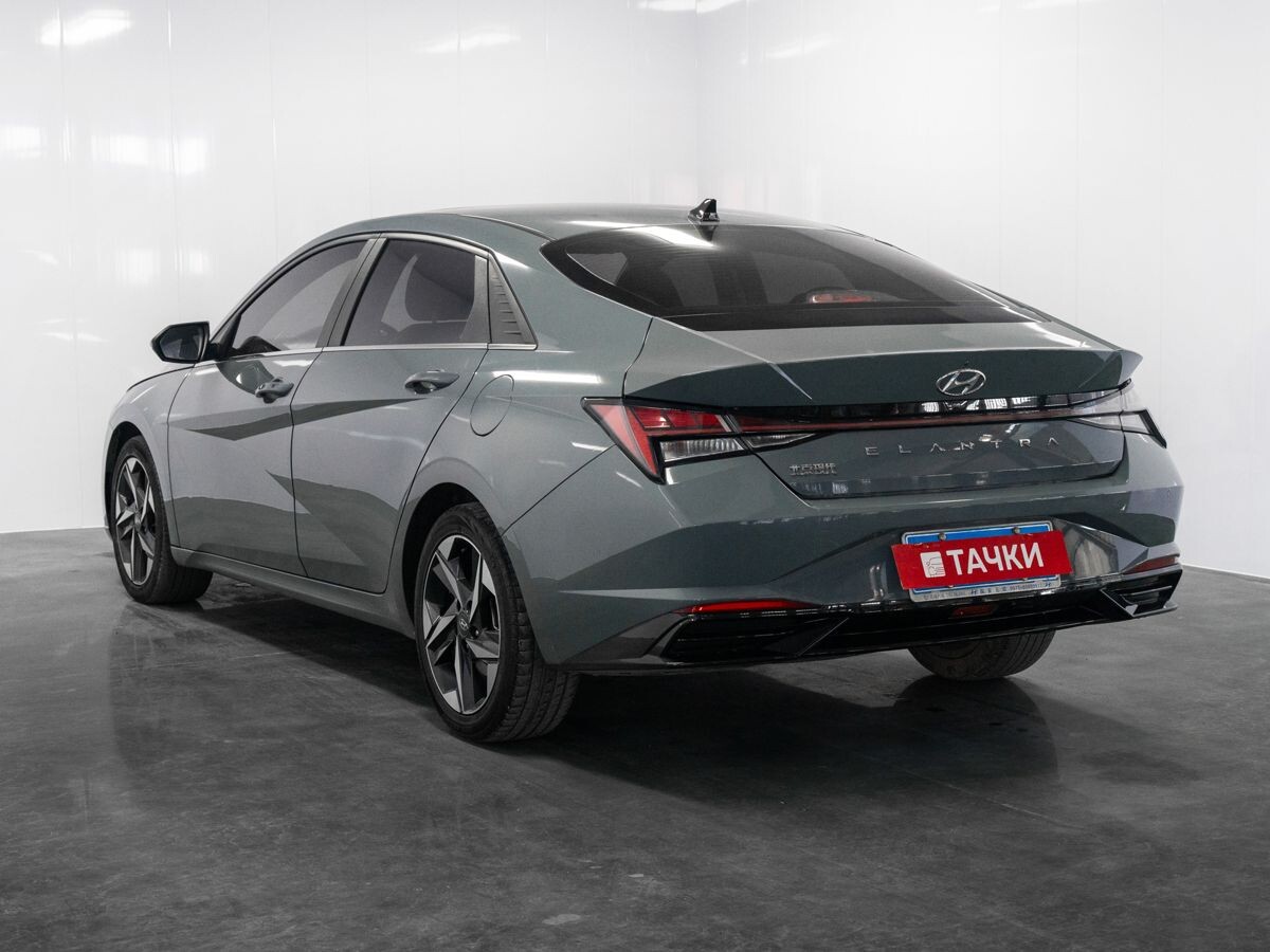 Hyundai Elantra 2022 - фото автомобиля
