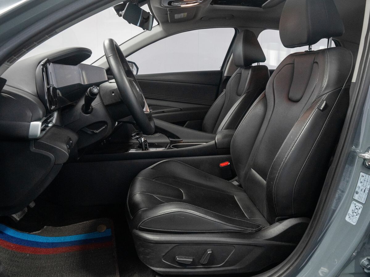 Hyundai Elantra 2022 - фото автомобиля