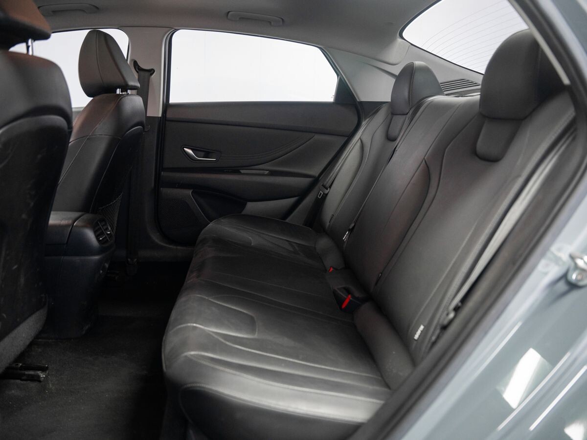 Hyundai Elantra 2022 - фото автомобиля