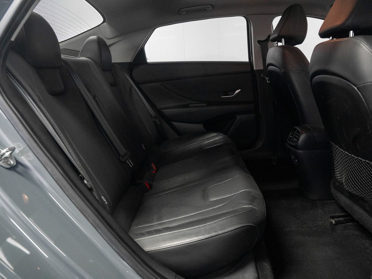 Hyundai Elantra 2022 - фото автомобиля