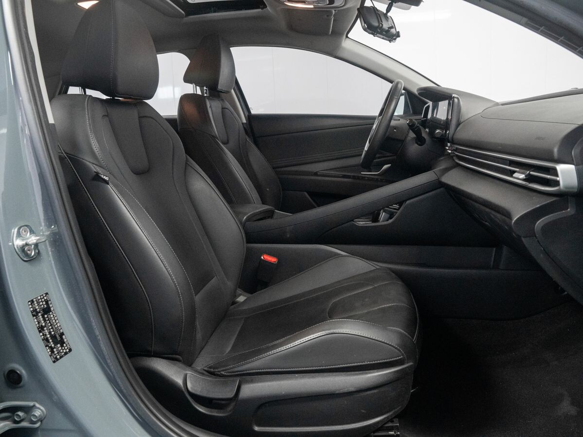 Hyundai Elantra 2022 - фото автомобиля