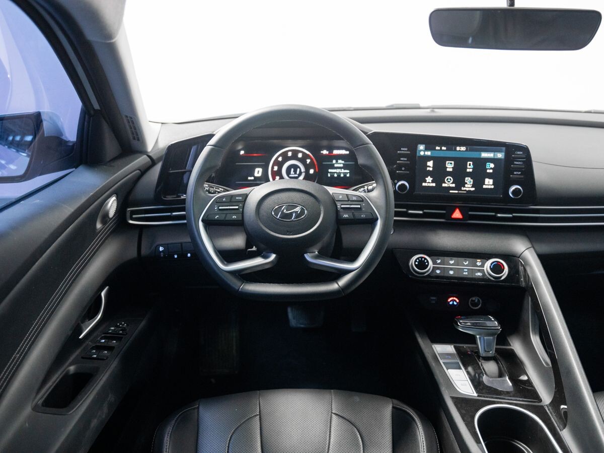 Hyundai Elantra 2023 - фото автомобиля