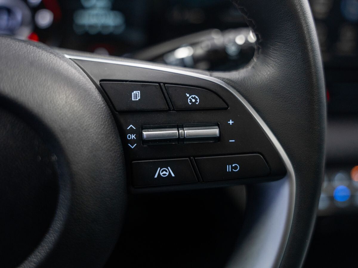 Hyundai Elantra 2023 - фото автомобиля