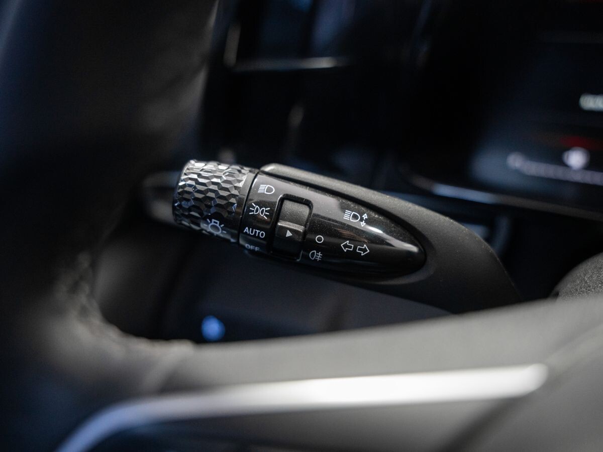 Hyundai Elantra 2023 - фото автомобиля