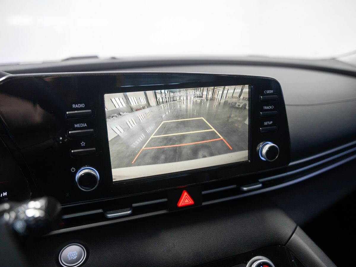 Hyundai Elantra 2023 - фото автомобиля