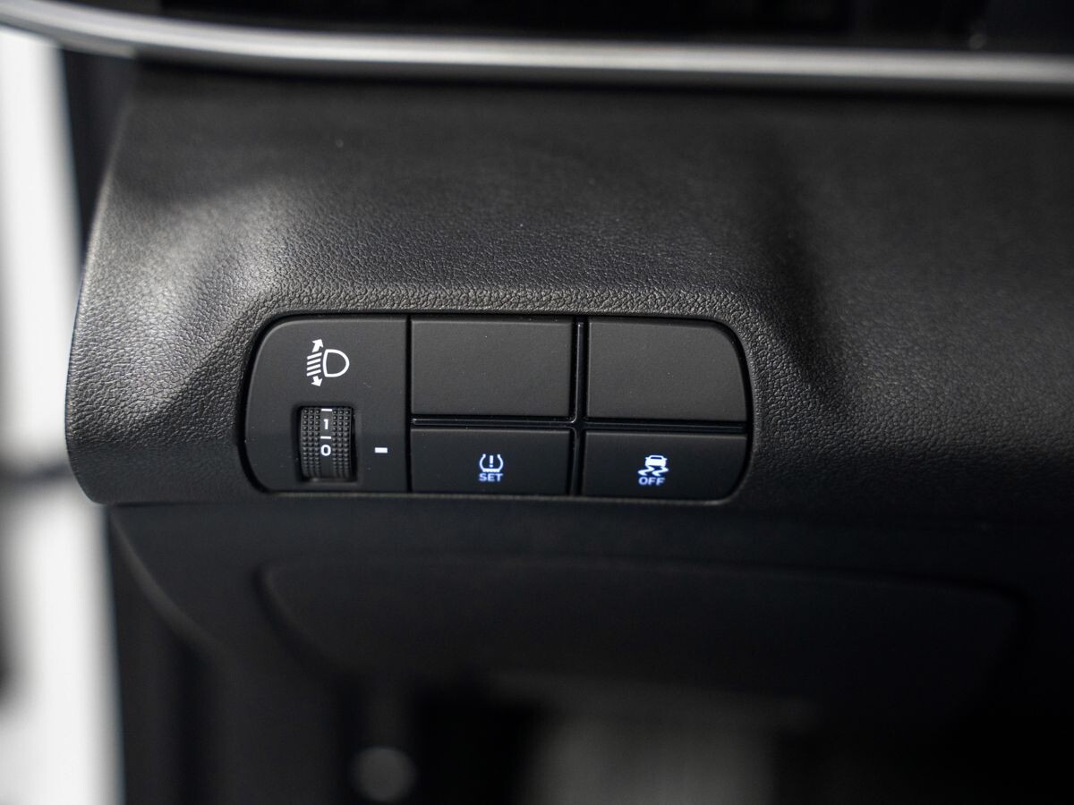 Hyundai Elantra 2023 - фото автомобиля