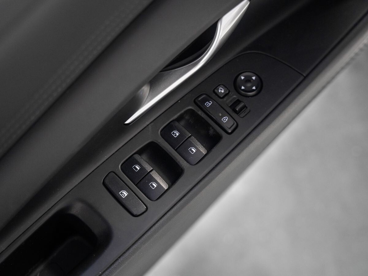 Hyundai Elantra 2023 - фото автомобиля