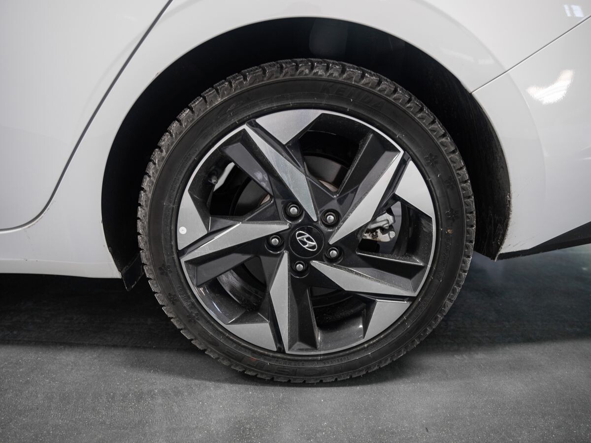 Hyundai Elantra 2023 - фото автомобиля