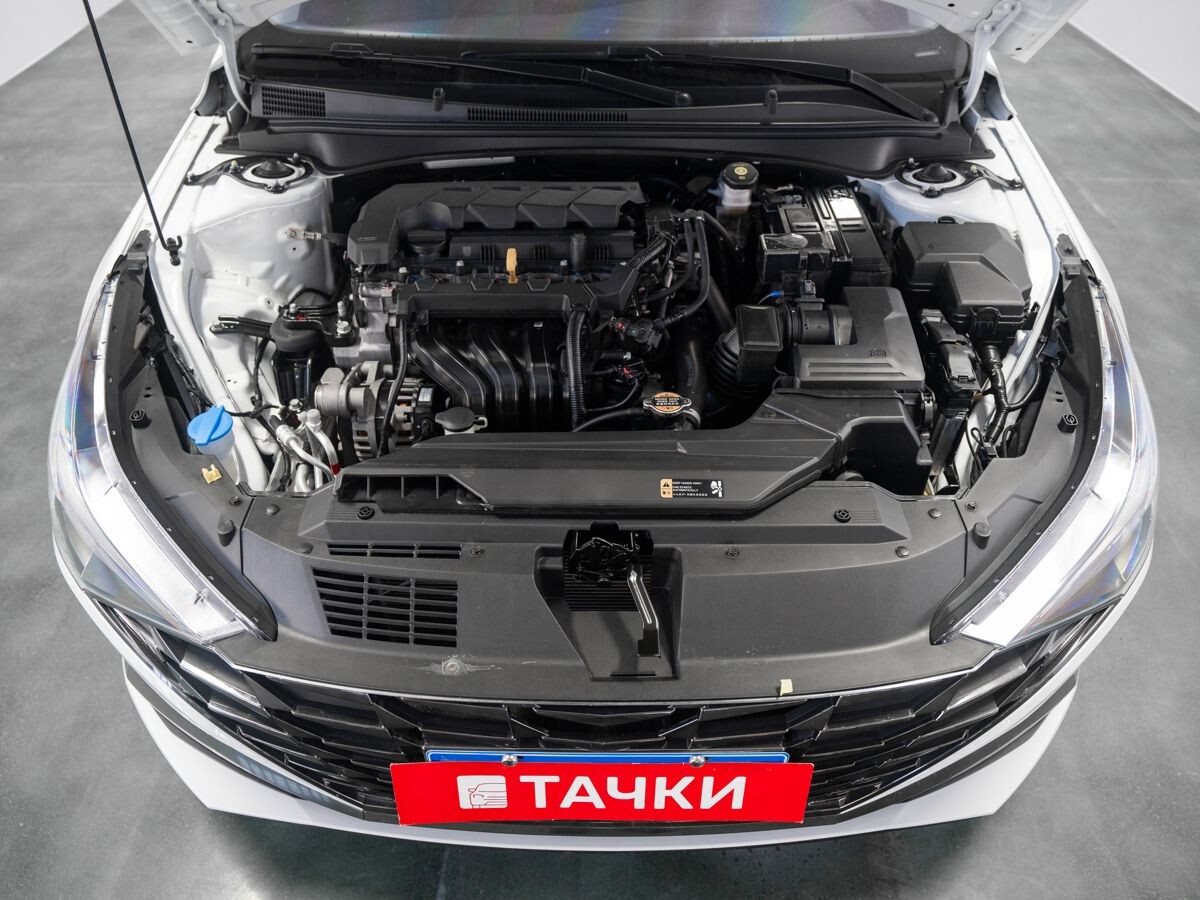 Hyundai Elantra 2023 - фото автомобиля