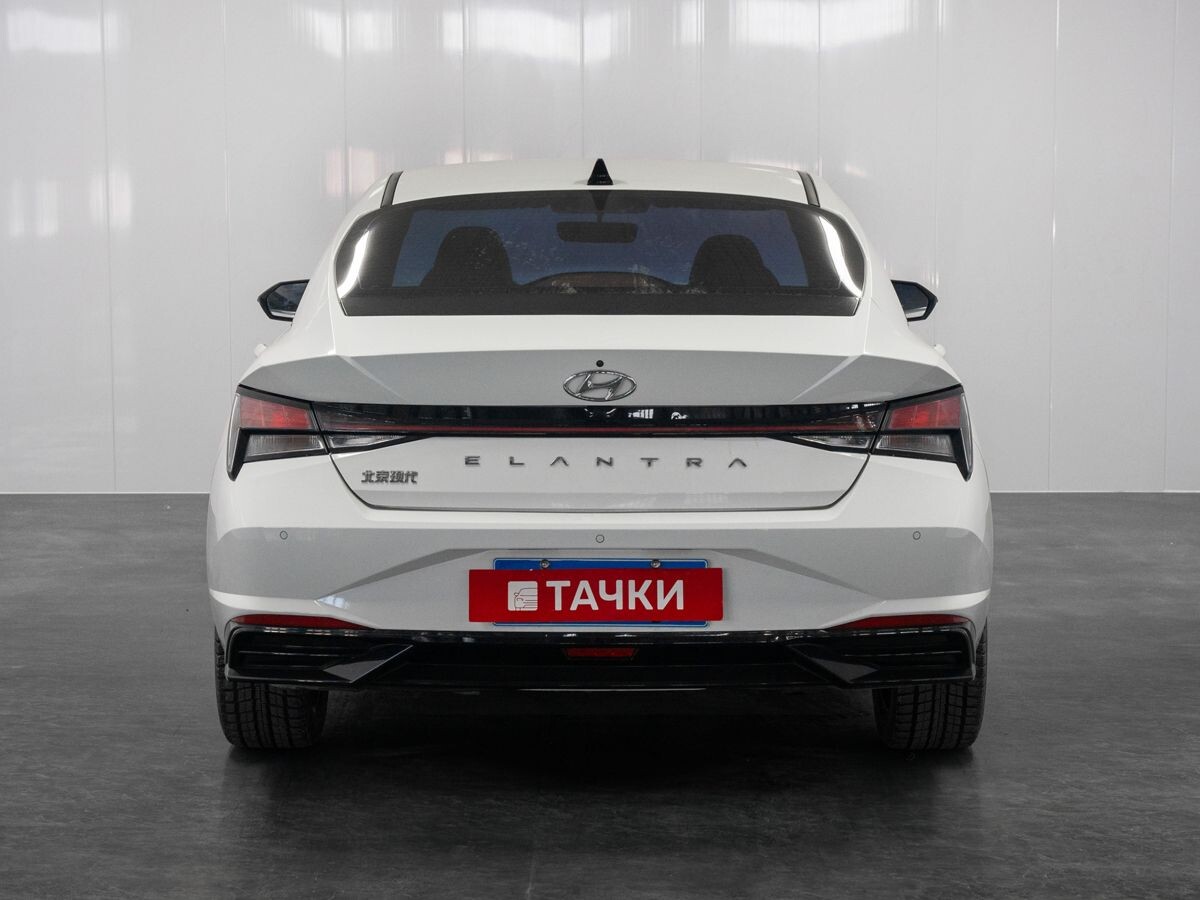 Hyundai Elantra 2023 - фото автомобиля