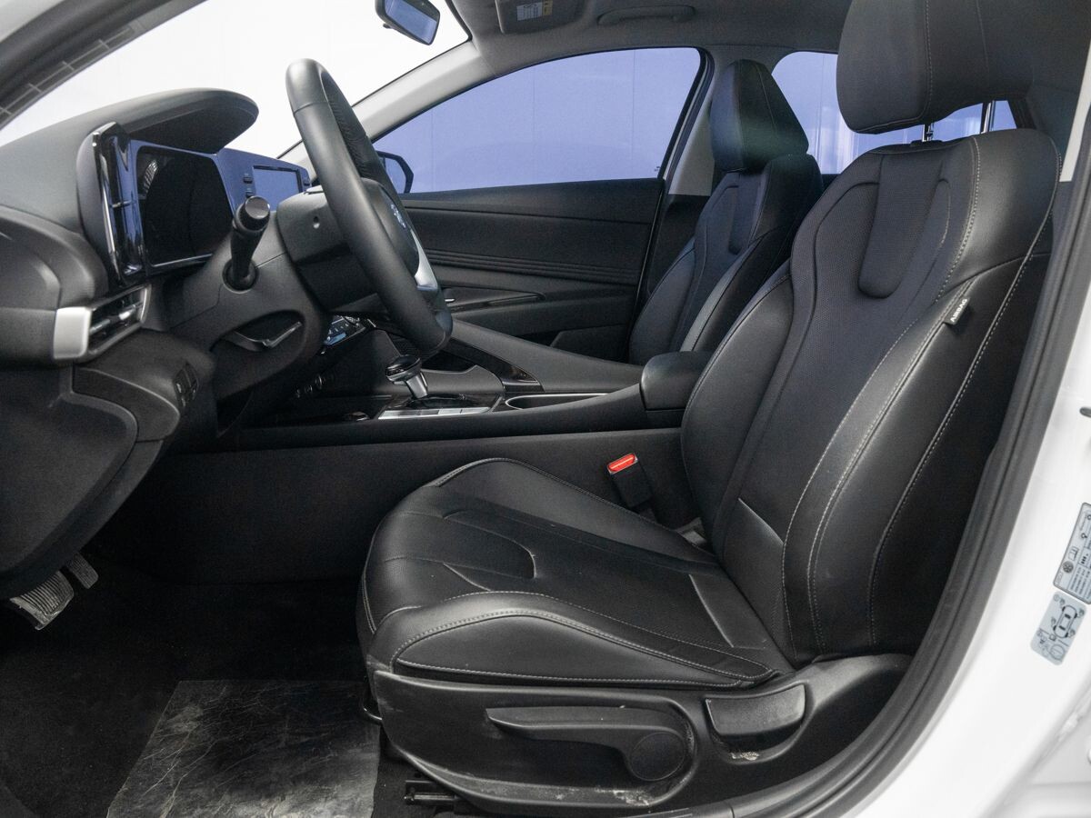Hyundai Elantra 2023 - фото автомобиля