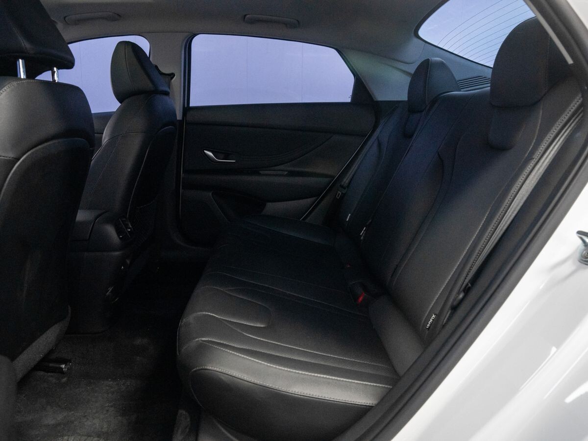 Hyundai Elantra 2023 - фото автомобиля