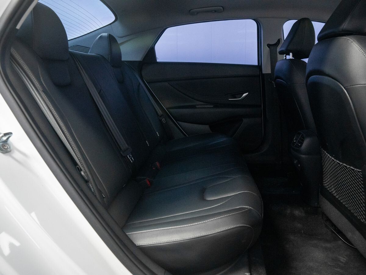 Hyundai Elantra 2023 - фото автомобиля