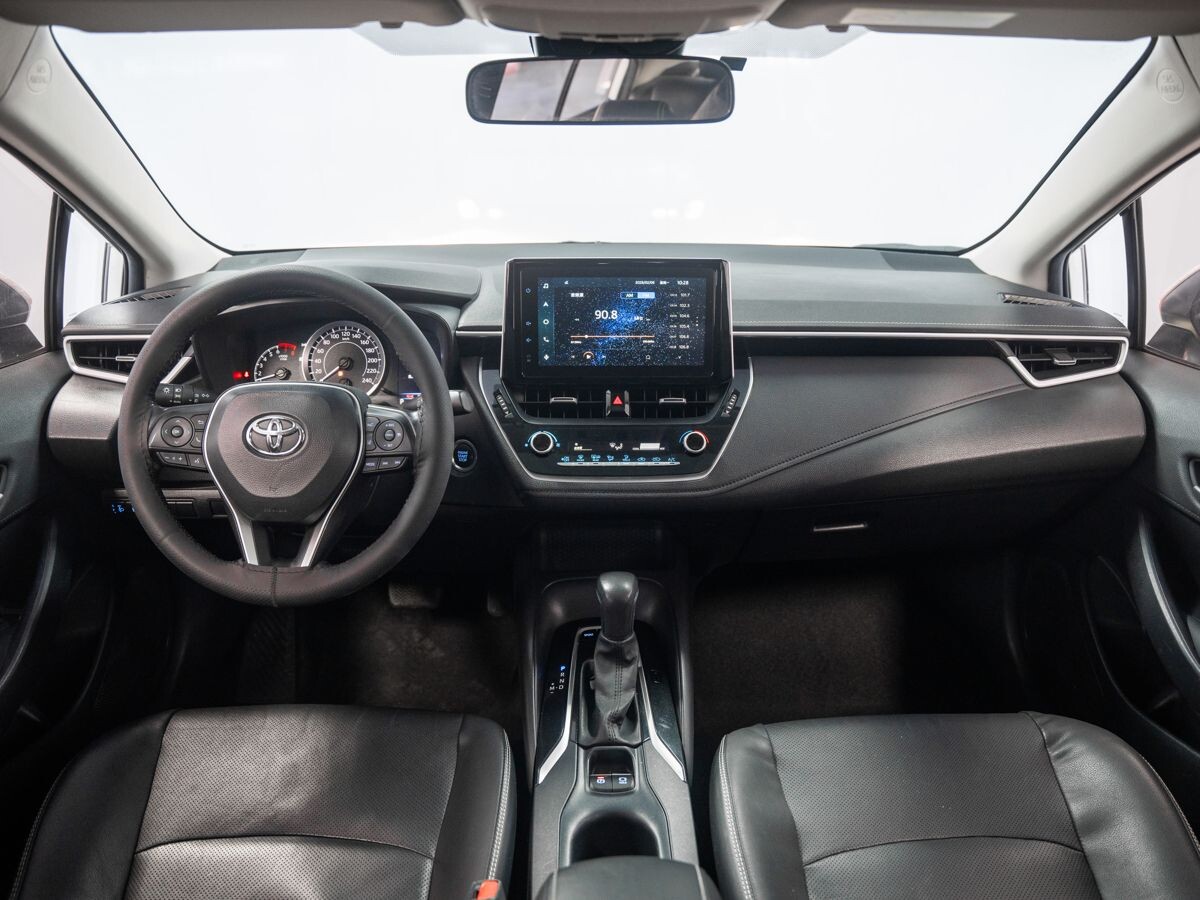 Toyota Corolla 2021 - фото автомобиля