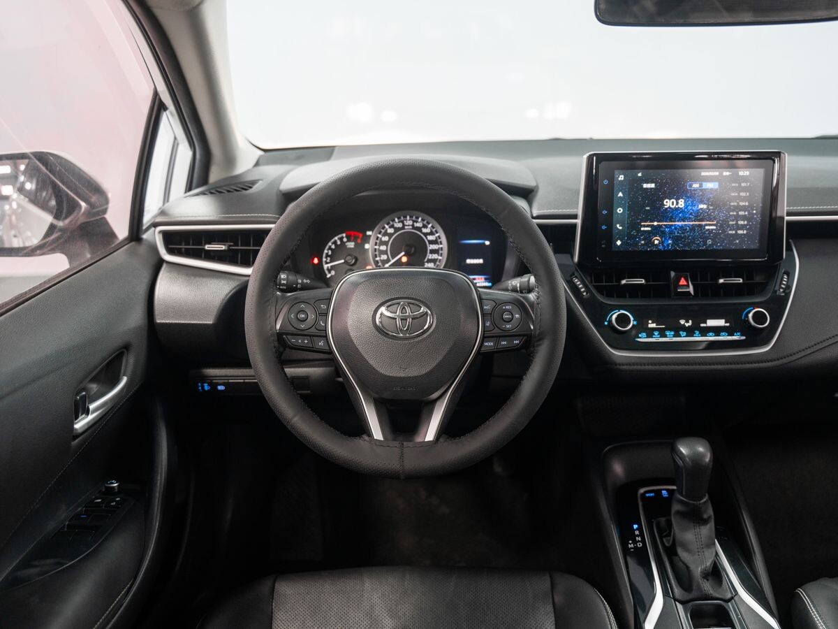 Toyota Corolla 2021 - фото автомобиля