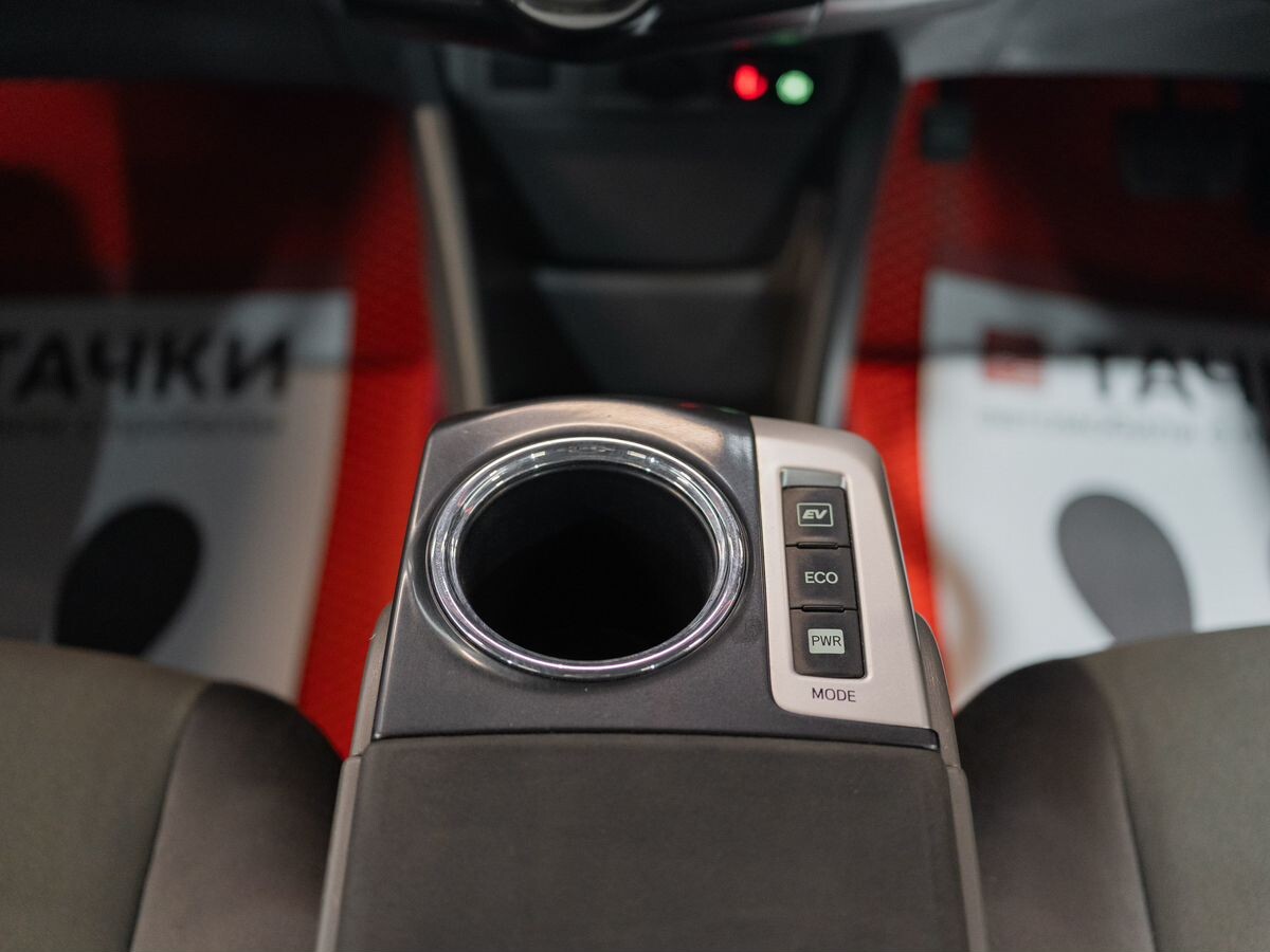 Toyota Prius Alpha 2012 - фото автомобиля