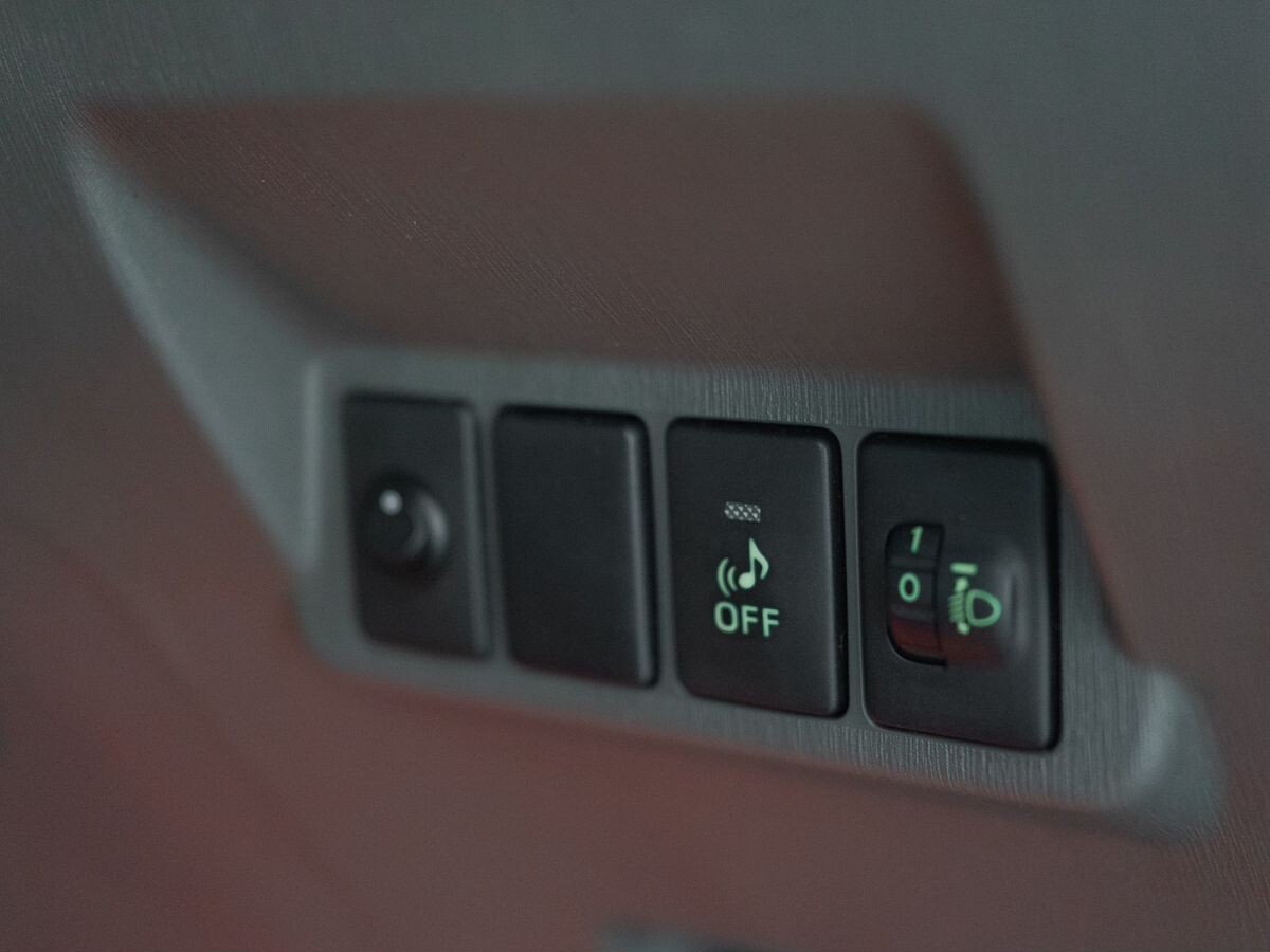 Toyota Prius Alpha 2012 - фото автомобиля