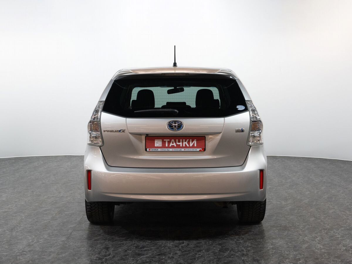 Toyota Prius Alpha 2012 - фото автомобиля