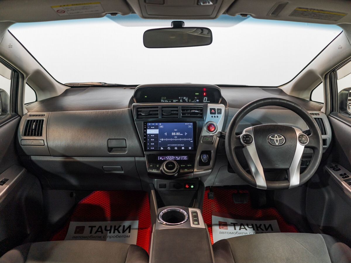 Toyota Prius Alpha 2012 - фото автомобиля