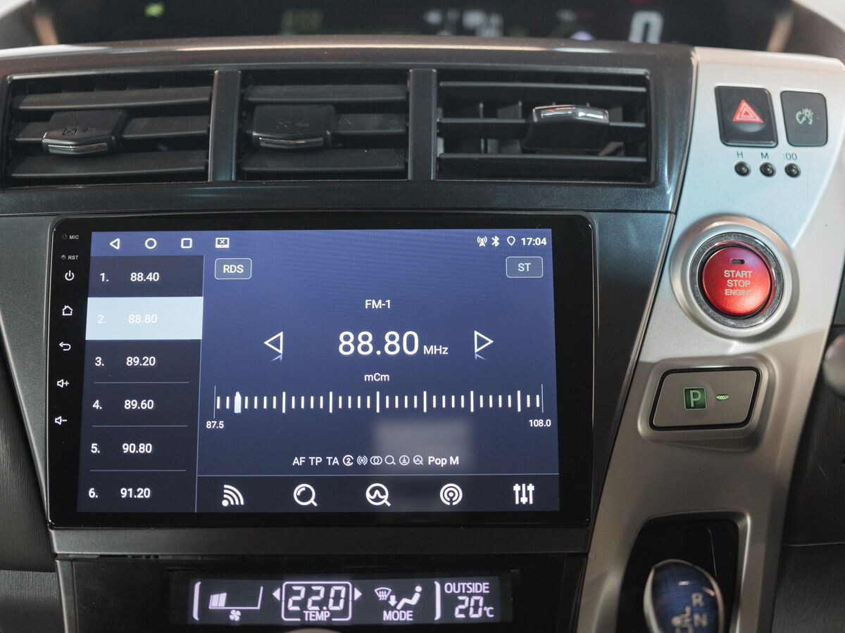 Toyota Prius Alpha 2012 - фото автомобиля