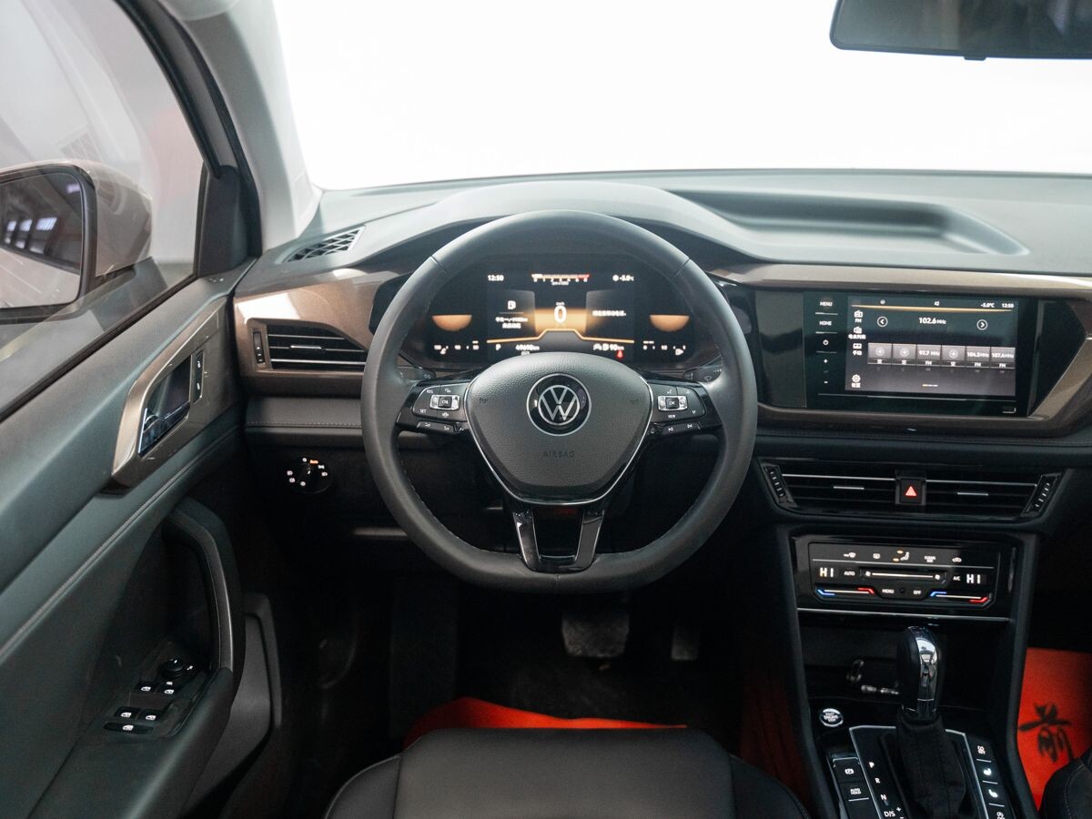 Volkswagen Tharu 2022 - фото автомобиля