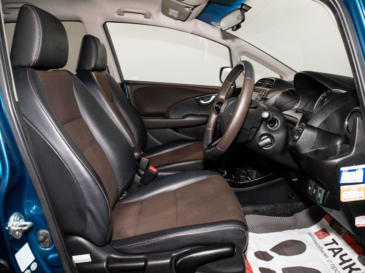 Honda Fit Shuttle 2011 - фото автомобиля