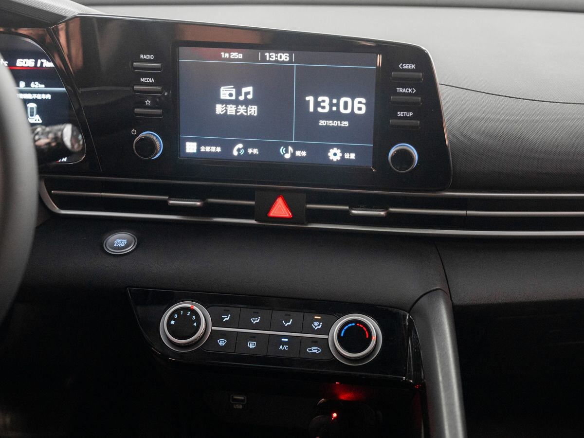 Hyundai Elantra 2021 - фото автомобиля