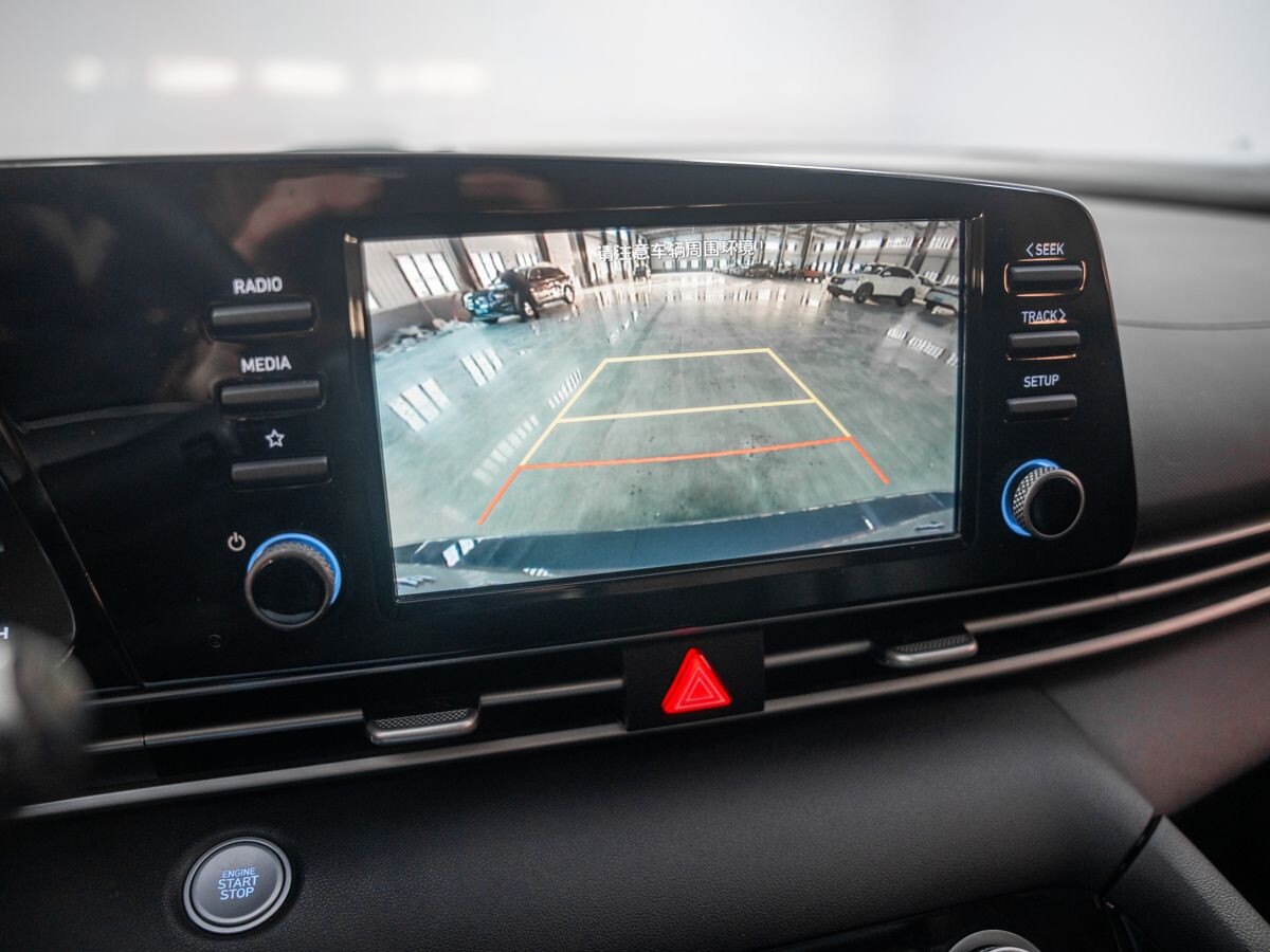 Hyundai Elantra 2021 - фото автомобиля