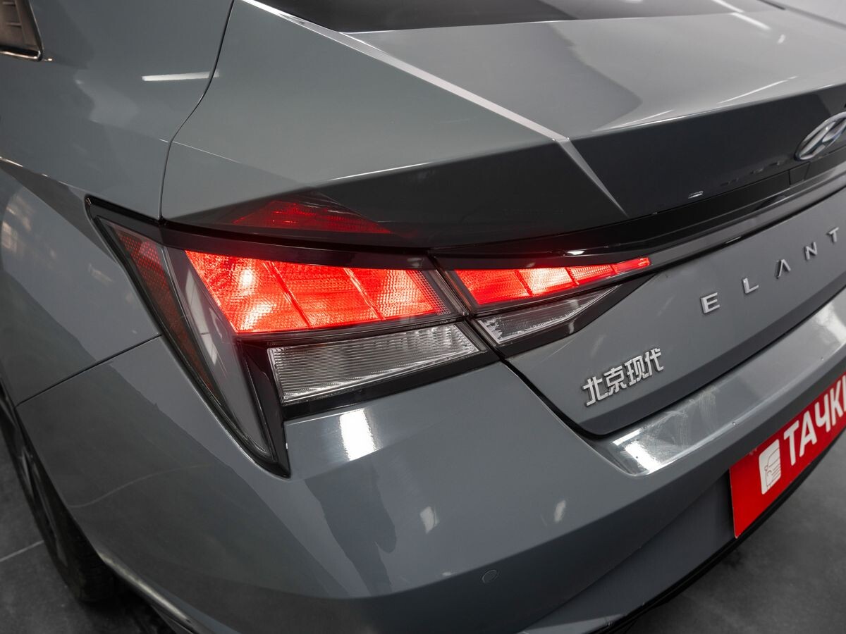 Hyundai Elantra 2021 - фото автомобиля