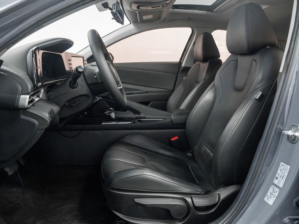 Hyundai Elantra 2021 - фото автомобиля