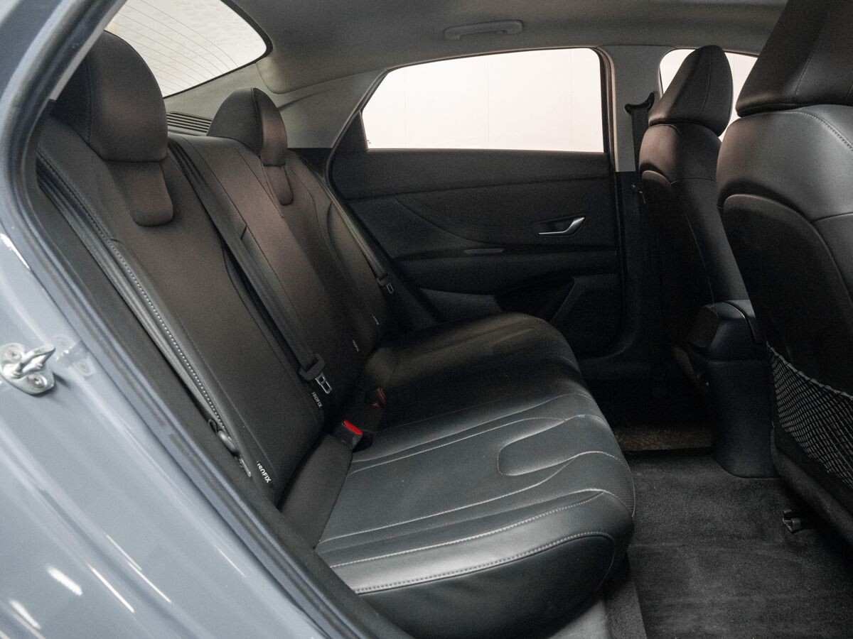 Hyundai Elantra 2021 - фото автомобиля