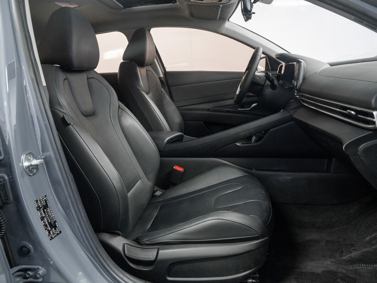 Hyundai Elantra 2021 - фото автомобиля