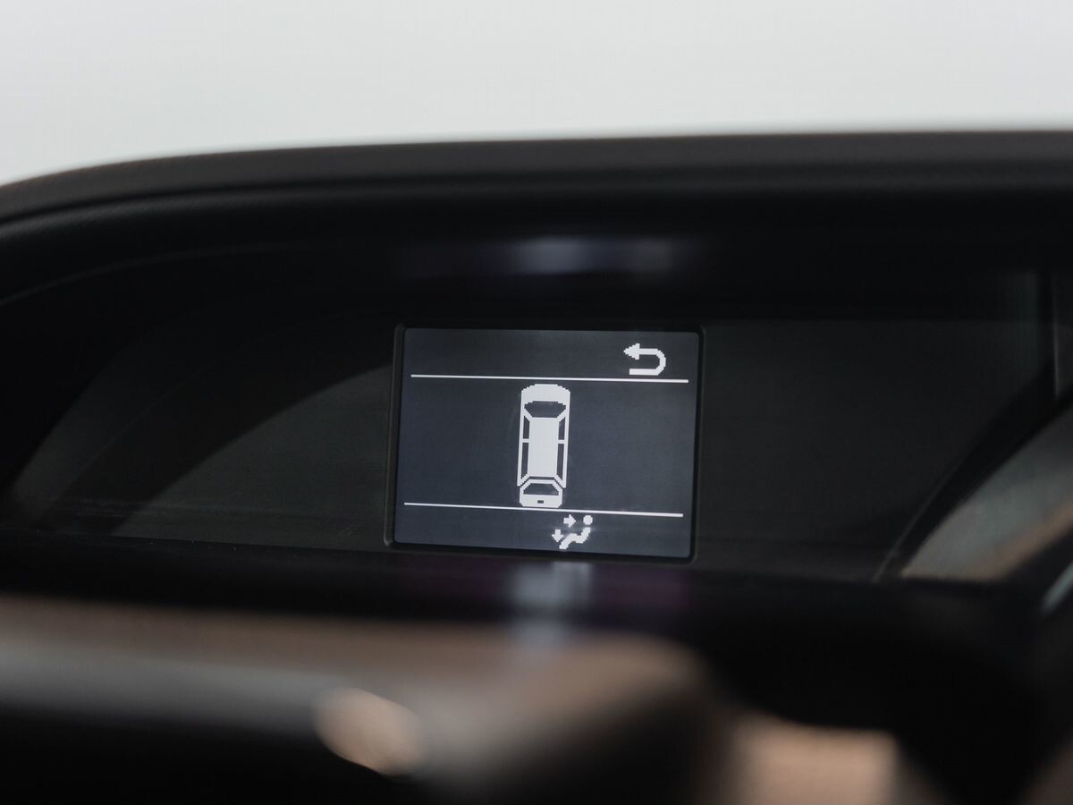 Toyota Noah 2018 - фото автомобиля