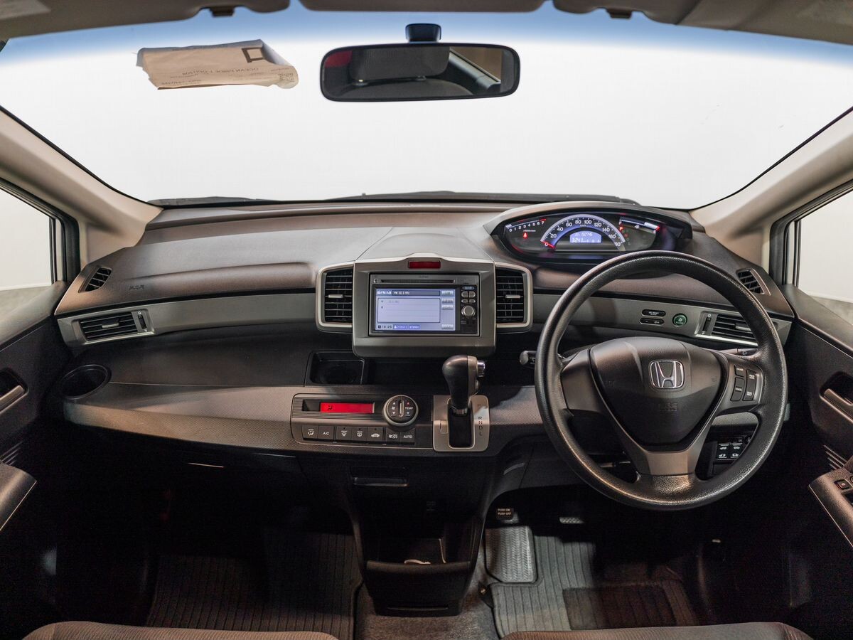 Honda Freed 2012 - фото автомобиля