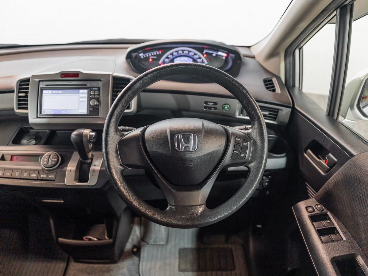 Honda Freed 2012 - фото автомобиля