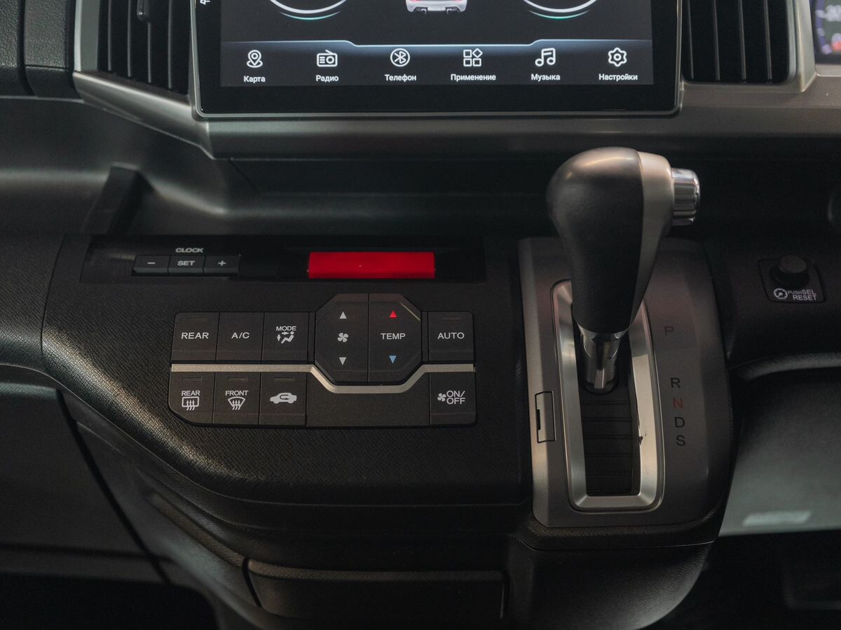 Honda Stepwgn 2013 - фото автомобиля