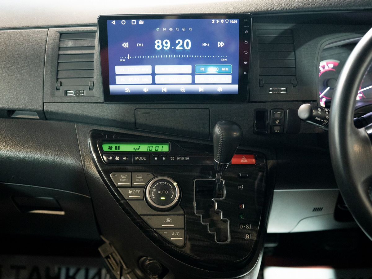 Toyota ISis 2012 - фото автомобиля