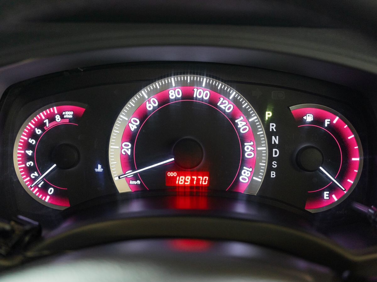 Toyota ISis 2012 - фото автомобиля