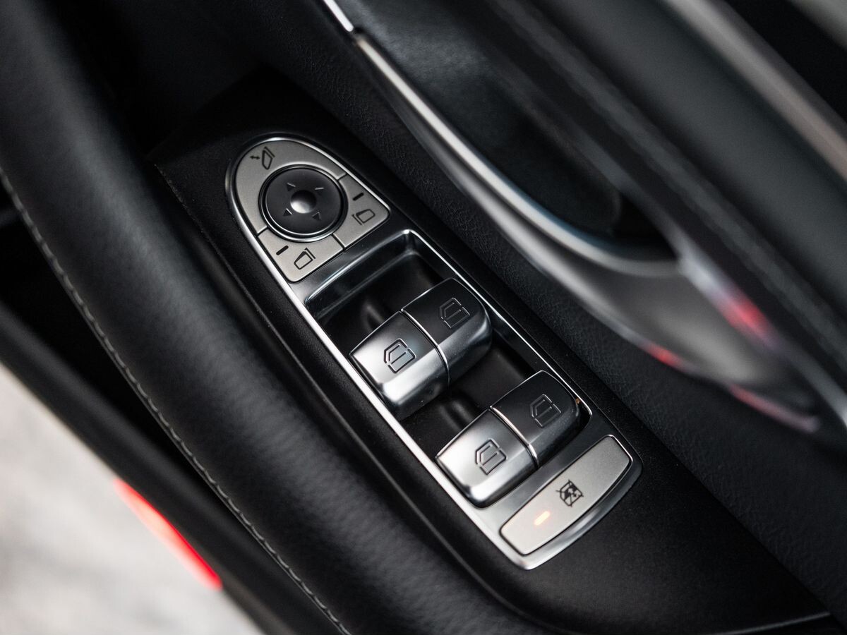 Mercedes-Benz E-Класс 2019 - фото автомобиля