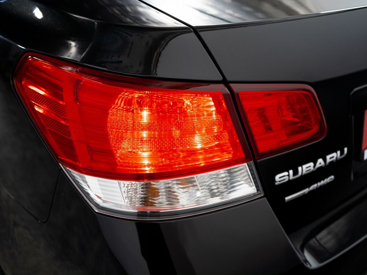 Subaru Legacy 2011 - фото автомобиля