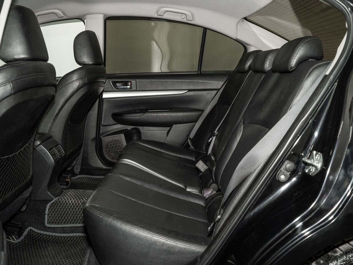 Subaru Legacy 2011 - фото автомобиля