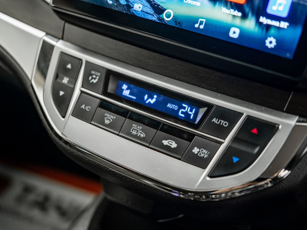 Honda Jade 2017 - фото автомобиля