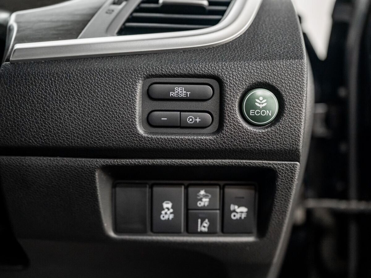 Honda Jade 2017 - фото автомобиля