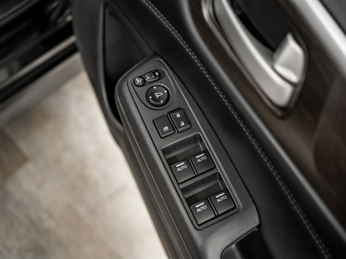 Honda Jade 2017 - фото автомобиля