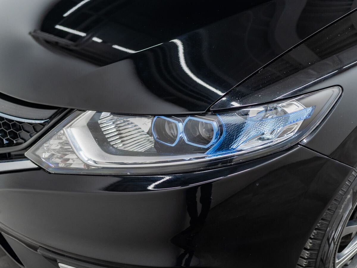 Honda Jade 2017 - фото автомобиля